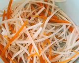 Hình bước làm 1 của món Salat củ cải, cà rốt