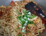 Foto langkah ke 5 dari resep Mi Aceh Goreng Pedas Gurih Sederhana.