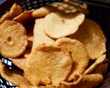 उड़द दाल की चंदिया गुजिया (Udad daal ki chandiya, gujiya recipe in hindi) रेसिपी चरण 9 फोटो