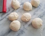 Foto langkah ke 3 dari resep Roti buns sederhana.