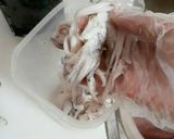 Hình bước làm 1 của món Râu Mực Xào Cần Tỏi