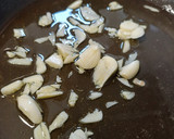 Foto del paso 2 de la receta: Tintorera con salsa de ajo al limón
