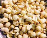 Hình bước làm 1 của món Chè củ năng hạt sen