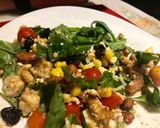 Foto del paso 2 de la receta: Ensalada combinada rúcula, tomate cherry, choclo y frutos secos! creación de mi papá