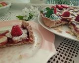 Foto del passaggio 3 della ricetta Crostata con marmellata di fragole e fragole fresche