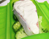 Foto del paso 2 de la receta: Salmón con brócoli y salsa de lima y mascarpone con Lékué