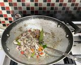 Foto langkah ke 2 dari resep Cumi Masak Hitam.