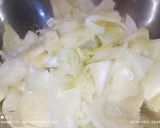 Foto del paso 3 de la receta: Repollo guisado con espárragos verdes