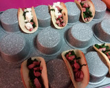 Foto del paso 5 de la receta: Tacos con pan de molde Frankfurt y espinacas