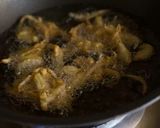 A picture of step 4 of Kandha bhajiya.