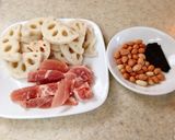 Hình bước làm 1 của món Củ sen hầm đậu phộng