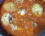 Foto del paso 3 de la receta: Pollo con tomate (Ostropel de pui)