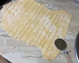 Foto del paso 3 de la receta: Tequeños o palitos de queso