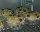 Foto langkah ke 4 dari resep Chocochip Banana Muffin (easy, no mixer, fluffy and moist).