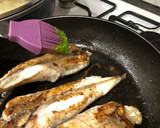 Foto del paso 7 de la receta: Rape a la plancha con guarnición de espárragos salteados y tomate cherry