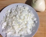 Foto del paso 1 de la receta: Cebolla frita con huevo