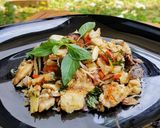 Foto langkah ke 6 dari resep Jambal Asap Tumis Kemangi.