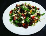 Foto del paso 4 de la receta: Ensalada de rúcula con brevas, uvas morada y queso Feta