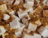 Foto del paso 3 de la receta: Tofu encebollado al curry 🥘 Tofu con mucha cebolla salteados al curry 🍛 Usando cebolla de meal prep