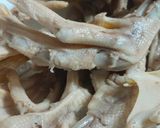 Hình bước làm 1 của món Gỏi chân vịt rút xương