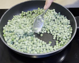Foto del paso 2 de la receta: Lubina con guisantes