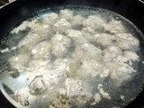 Bola daging anti ribet