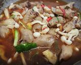 รูปขั้นตอนการทำที่ 5 ของ ต้มยำข้อไก่ใส่เห็ด