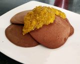 Foto del paso 3 de la receta: Pancakes de chocolate con mermelada de mango y chía