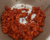 Une image de l'étape 2 de Cabillaud en croûte de chorizo sur lit de poivrons grillés 🐟🫑.