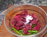 A picture of step 1 of White vinegar saled / pickle.