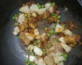 A picture of step 3 of Dry aloo matar.