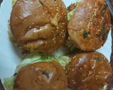 A picture of step 4 of Tawa masala paneer burgar.