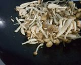 Foto langkah ke 2 dari resep Tumis Jamur Shimeji.
