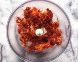 Foto del passaggio 1 della ricetta Sale aromatizzato al pomodoro, ricetta del riciclo 🌷