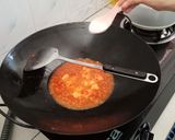 Foto langkah ke 4 dari resep Telur Saos Asam Pedas.