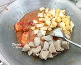 Foto langkah ke 6 dari resep Sambal Goreng Kentang, Bakso, dan Udang.