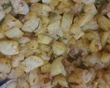 A picture of step 3 of Pyaz k aloo.