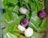 Foto langkah ke 1 dari resep Sayur sawi wortel simple sehat.