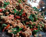 รูปขั้นตอนการทำที่ 7 ของ กะเพราหมูสับไข่ดาว แคร์หมูชวนหิว ติดตามได้ที่ยูทูป แคร์จันตนา 🤍