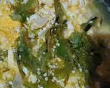 Foto del paso 4 de la receta: Huevo en salsa verde