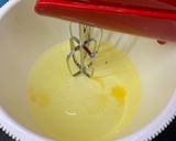 Foto langkah ke 3 dari resep Bolu Hongkong Topping Keju.