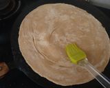 A picture of step 3 of Khasta lachedar paratha.