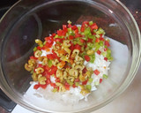 Foto del paso 4 de la receta: Ensalada de arroz con atún, pimiento, langostinos y huevo duro