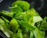 Foto langkah ke 5 dari resep Tumis Pokcoy Jamur.