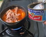 Foto langkah ke 8 dari resep Tuna Kimchi Jjigae 참치김치찌개 | Halal & No Gochujang.