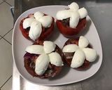 Une image de l'étape 10 de Tomates à l'oignon rouge, basilic et mozzarella.