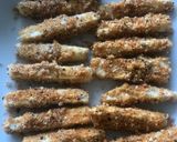 A picture of step 4 of Baked halloumi fries.