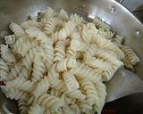 A picture of step 3 of White sauce pasta.