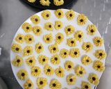 Foto langkah ke 3 dari resep Kue semprit / kue mentega.