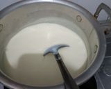 Foto langkah ke 3 dari resep Es krim vanila selai stroberi.